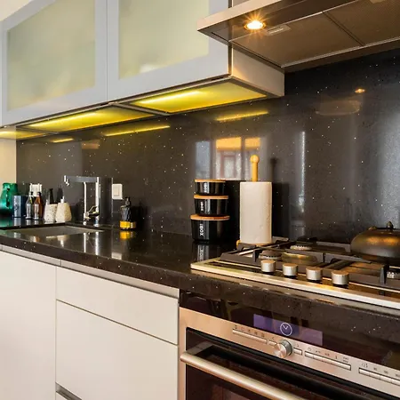 Luxury 1 Bedroom With Seaview, High End Decoration *